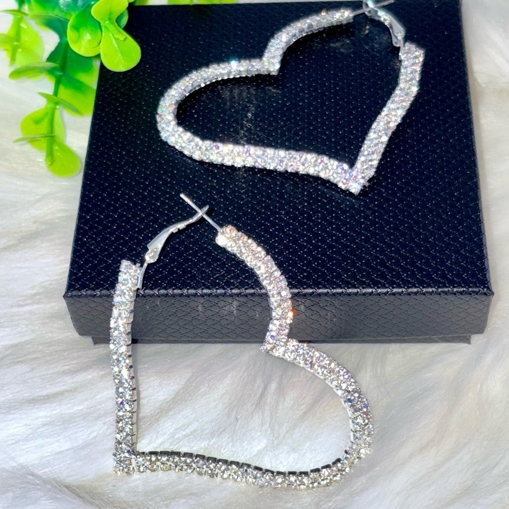 Sparkling Rhinestone‎ Heart Hoop Earrings - Picture 9 of 17